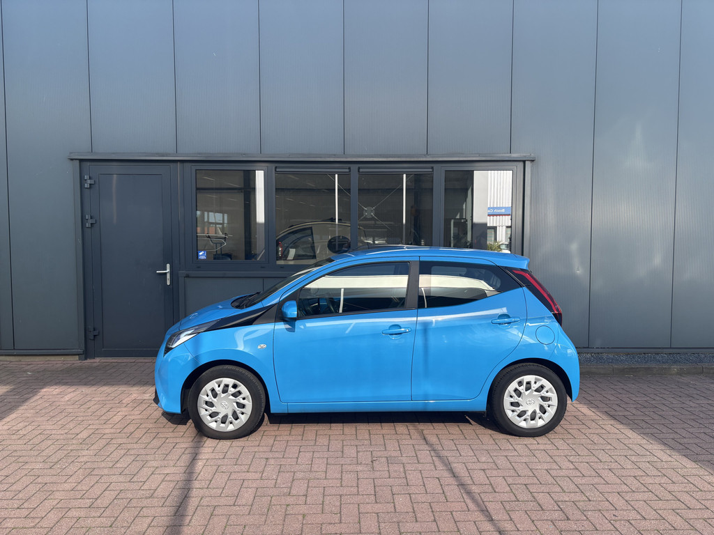 Toyota Aygo 1.0 VVT-i X-Play Automaat 5-drs. 53723601-1.jpg | Autobedrijf De Waal B.V.