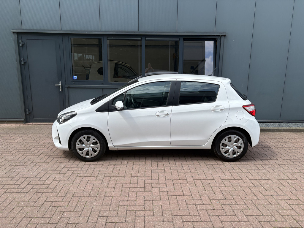 Toyota Yaris 1.5 VVT-i Active Automaat 5-drs. 53981805-1.jpg | Autobedrijf De Waal B.V.